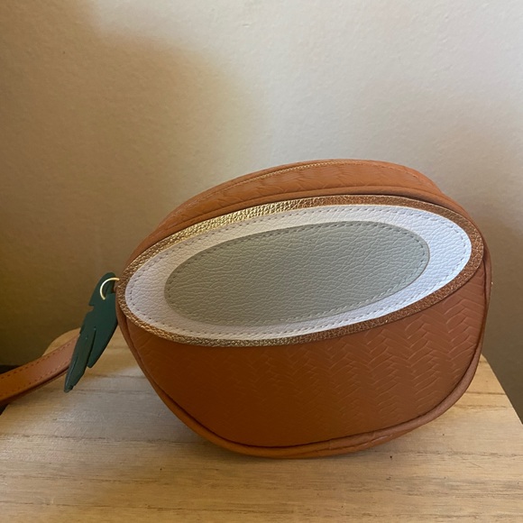 Bath & Body Works Accessories - BBW Coconut 🥥 bag